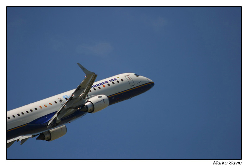 embraer195-02.jpg